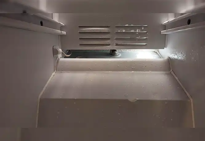 یخچال آب میده